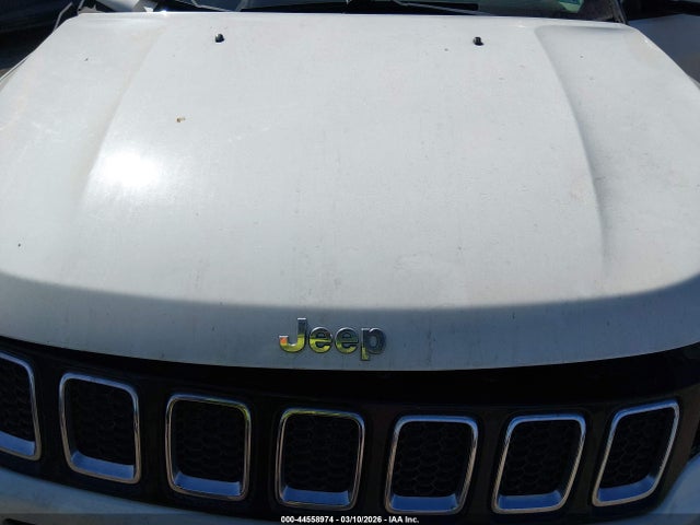 44558974 :رقم المزاد ، 3C4NJDBB7JT168005 vin ، 2018 Jeep Compass Latitude 4x4 مزاد بيع