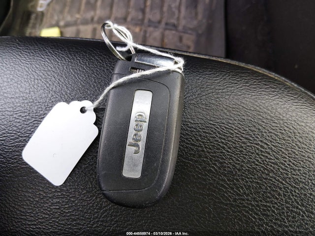 44558974 :رقم المزاد ، 3C4NJDBB7JT168005 vin ، 2018 Jeep Compass Latitude 4x4 مزاد بيع