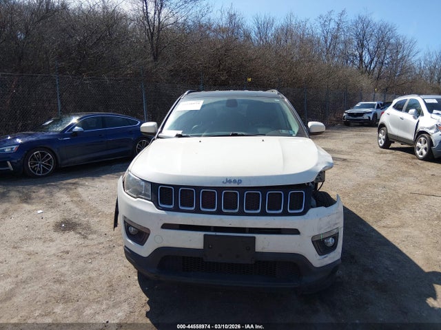 44558974 :رقم المزاد ، 3C4NJDBB7JT168005 vin ، 2018 Jeep Compass Latitude 4x4 مزاد بيع