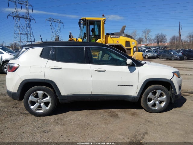 44558974 :رقم المزاد ، 3C4NJDBB7JT168005 vin ، 2018 Jeep Compass Latitude 4x4 مزاد بيع