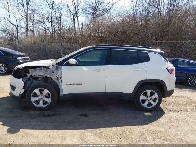 44558974 :رقم المزاد ، 3C4NJDBB7JT168005 vin ، 2018 Jeep Compass Latitude 4x4 مزاد بيع