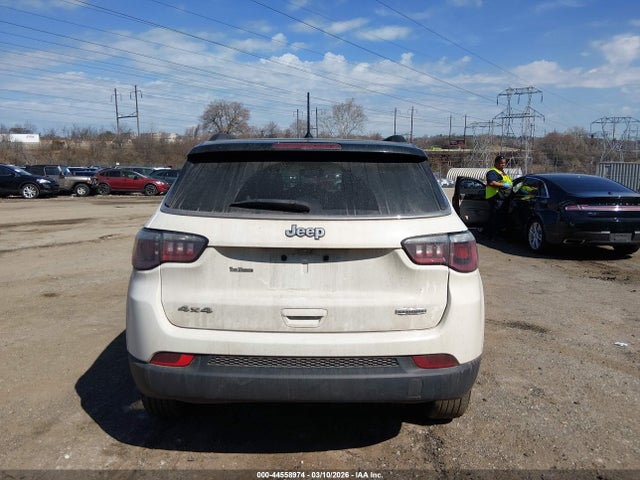 44558974 :رقم المزاد ، 3C4NJDBB7JT168005 vin ، 2018 Jeep Compass Latitude 4x4 مزاد بيع