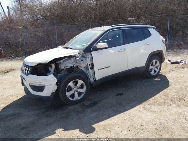 44558974 :رقم المزاد ، 3C4NJDBB7JT168005 vin ، 2018 Jeep Compass Latitude 4x4 مزاد بيع