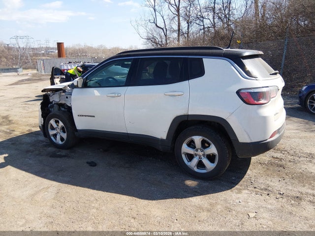 44558974 :رقم المزاد ، 3C4NJDBB7JT168005 vin ، 2018 Jeep Compass Latitude 4x4 مزاد بيع