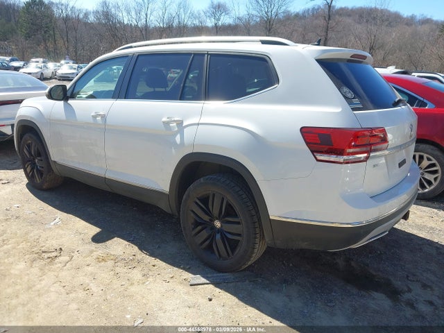 2018 VOLKSWAGEN ATLAS 1V2MR2CA2JC572242 Photo 2