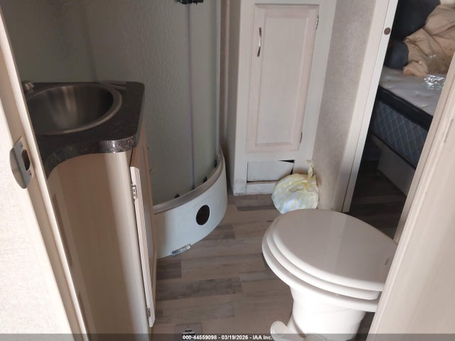 Winnebago Minnie Plus 2018 54CTM3326J4022112 Image 12