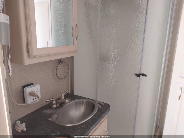 Winnebago Minnie Plus 2018 54CTM3326J4022112 Image 13
