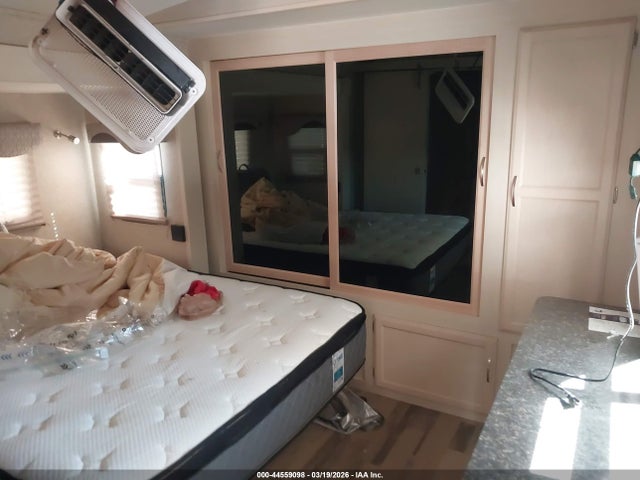 Winnebago Minnie Plus 2018 54CTM3326J4022112 Image 5