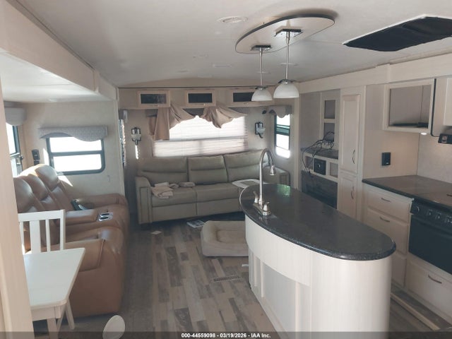 Winnebago Minnie Plus 2018 54CTM3326J4022112 Image 8