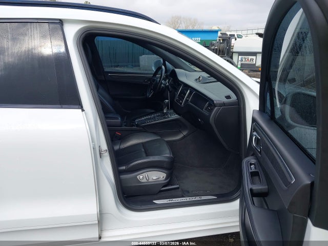 2018 PORSCHE MACAN WP1AG2A59JLB64268 Photo 4