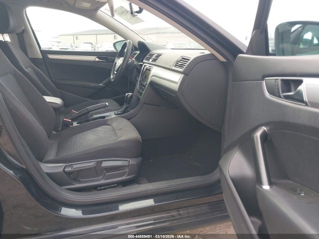 Продаж на аукціоні авто 2017 Volkswagen Passat 1.8t S, vin: 1VWAT7A31HC009603, номер лоту: 44559491