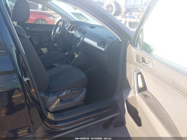 Продажа на аукционе авто 2020 Volkswagen Tiguan 2.0t S, vin: 3VV1B7AX1LM053392, номер лота: 44559720