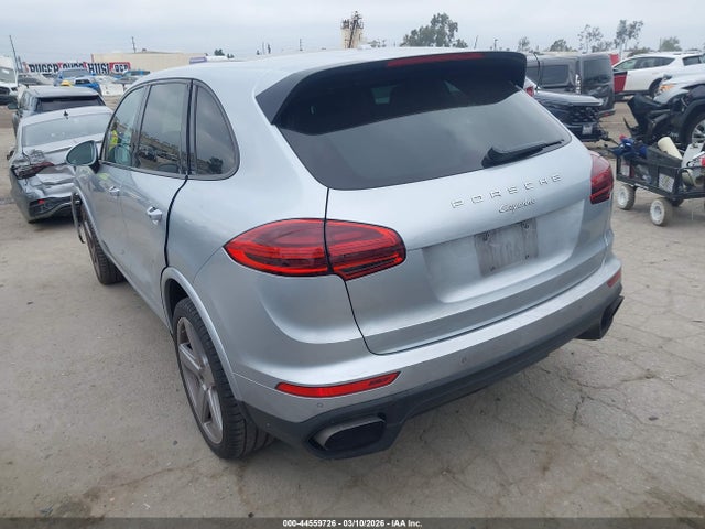 2018 PORSCHE CAYENNE WP1AA2A27JKA05035 Photo 2