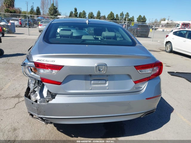 Honda Accord Touring 2018 1HGCV1F96JA086180 Image 16
