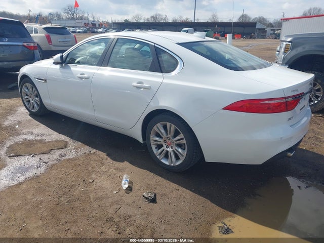 2016 JAGUAR XF SAJBJ4BV4GCY20730 Photo 2