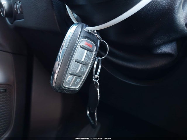 2019 CHRYSLER PACIFICA HYBRID 2C4RC1N79KR645457 Photo 10