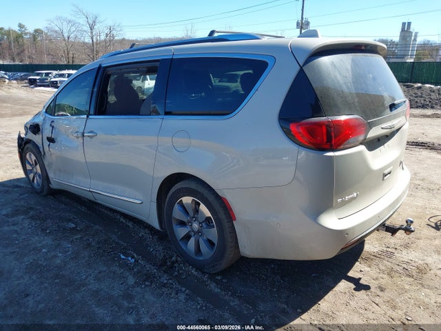 2019 CHRYSLER PACIFICA HYBRID 2C4RC1N79KR645457 Photo 2