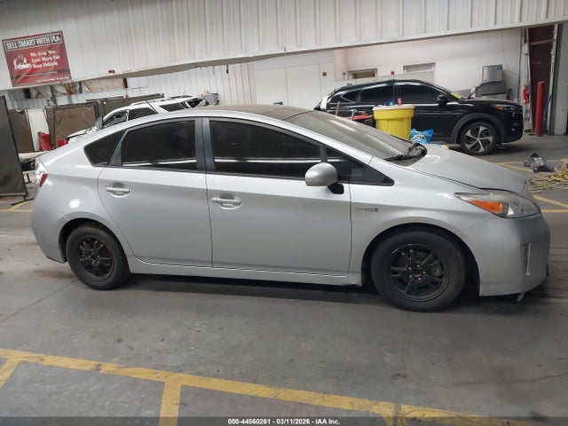 Toyota Prius Three 2015 JTDKN3DUXF0416879 Image 13