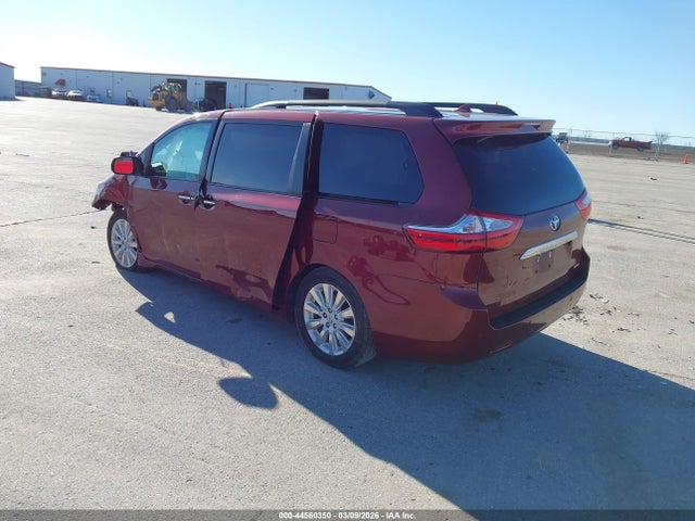 44560350 :رقم المزاد ، 5TDYK3DC8FS570885 vin ، 2015 Toyota Sienna Limited Premium 7 Passenger مزاد بيع