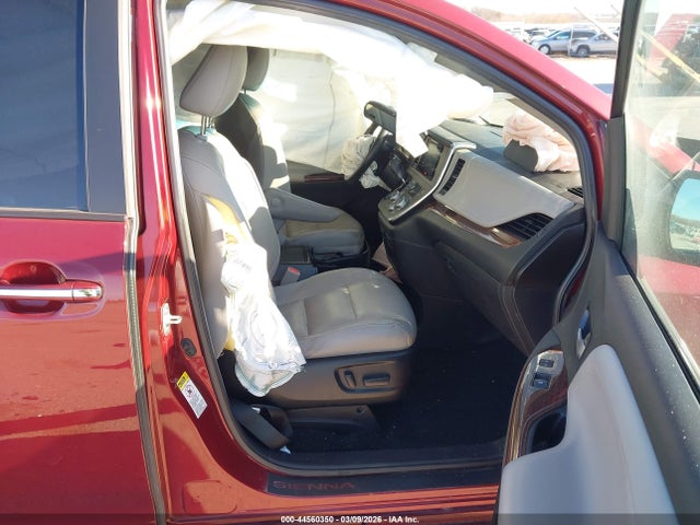 44560350 :رقم المزاد ، 5TDYK3DC8FS570885 vin ، 2015 Toyota Sienna Limited Premium 7 Passenger مزاد بيع