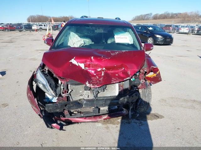 44560350 :رقم المزاد ، 5TDYK3DC8FS570885 vin ، 2015 Toyota Sienna Limited Premium 7 Passenger مزاد بيع