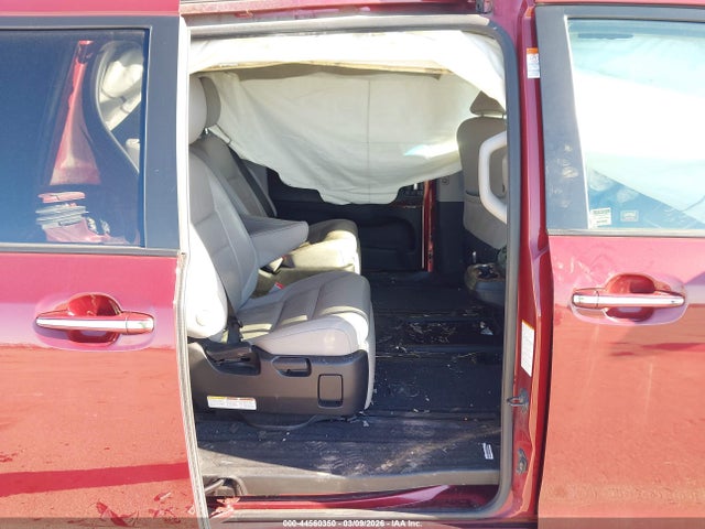 44560350 :رقم المزاد ، 5TDYK3DC8FS570885 vin ، 2015 Toyota Sienna Limited Premium 7 Passenger مزاد بيع