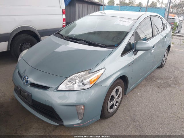 Toyota Prius Three 2014 JTDKN3DU1E1805046 Image 2