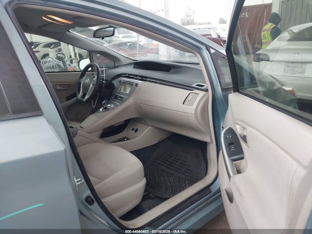 Toyota Prius Three 2014 JTDKN3DU1E1805046 Image 5
