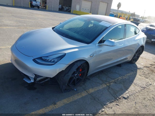 2018 TESLA MODEL 3 5YJ3E1EB3JF083411 Photo 1