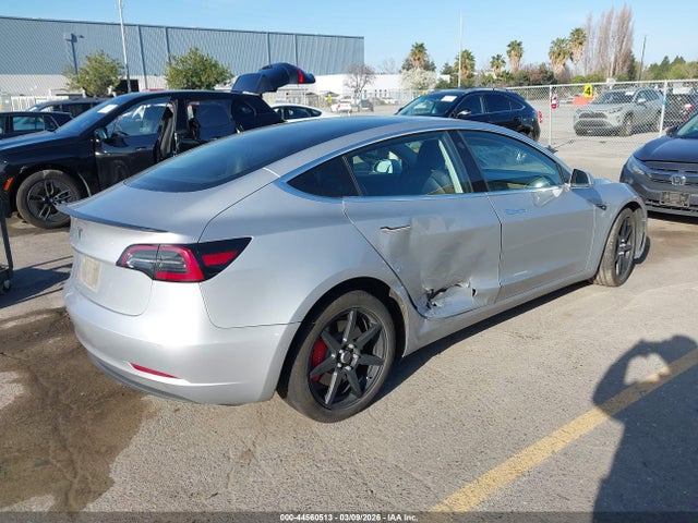 2018 TESLA MODEL 3 5YJ3E1EB3JF083411 Photo 3