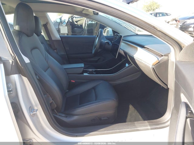 2018 TESLA MODEL 3 5YJ3E1EB3JF083411 Photo 4