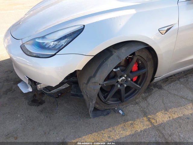2018 TESLA MODEL 3 5YJ3E1EB3JF083411 Photo 5