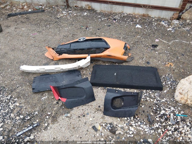 JTDKDTB31F1089988 Toyota Prius C Four