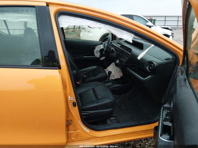 JTDKDTB31F1089988 Toyota Prius C Four