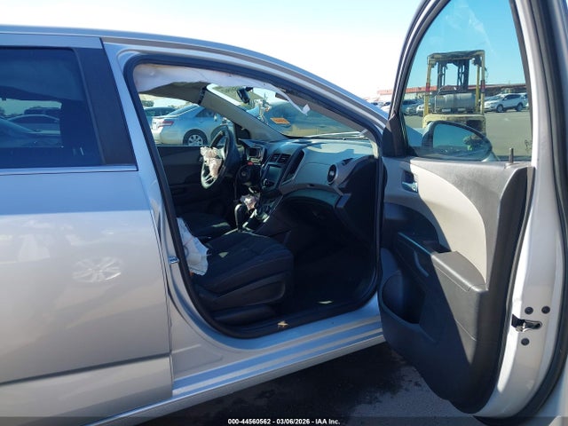 1G1JC6SG5G4160931 Chevrolet Sonic Lt Auto