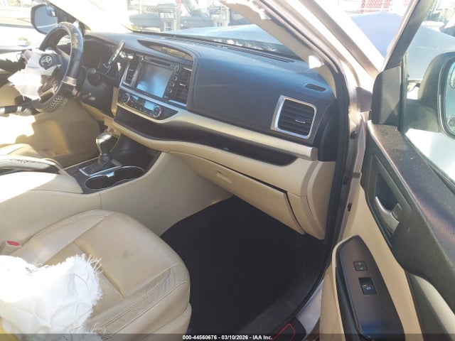 Продаж на аукціоні авто 2015 Toyota Highlander Xle V6, vin: 5TDKKRFHXFS104795, номер лоту: 44560676