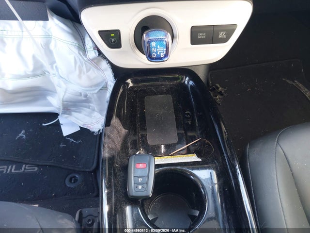 Toyota Prius Three Touring 2018 JTDKARFU0J3055617 Image 11