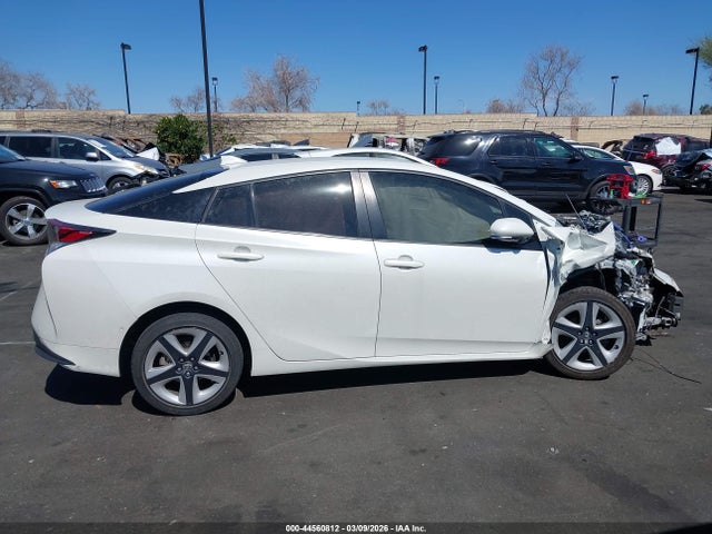 Toyota Prius Three Touring 2018 JTDKARFU0J3055617 Image 13
