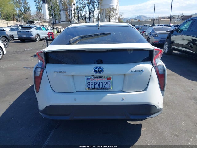 Toyota Prius Three Touring 2018 JTDKARFU0J3055617 Image 16