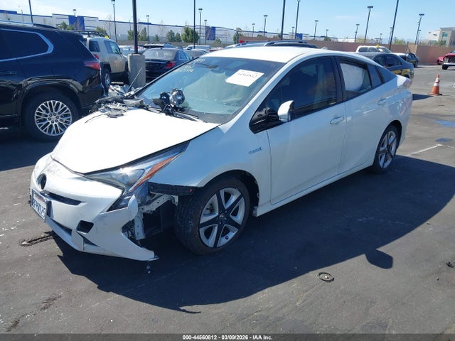 Toyota Prius Three Touring 2018 JTDKARFU0J3055617 Image 2