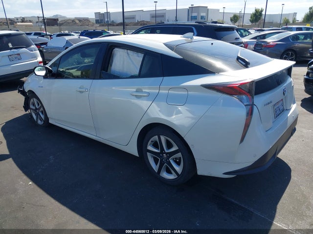 Toyota Prius Three Touring 2018 JTDKARFU0J3055617 Image 3