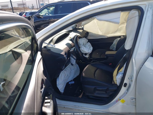 Toyota Prius Three Touring 2018 JTDKARFU0J3055617 Image 5