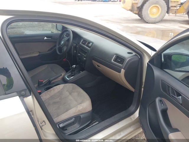 Продаж на аукціоні авто 2013 Volkswagen Jetta 2.0l S, vin: 3VW2K7AJ7DM216138, номер лоту: 44560839