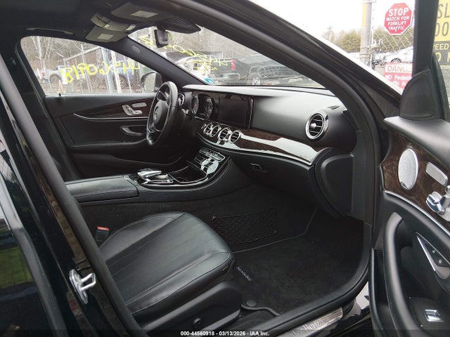 44560918 :رقم المزاد ، WDDZF4KB0HA021194 vin ، 2017 Mercedes-benz E 300 4matic مزاد بيع