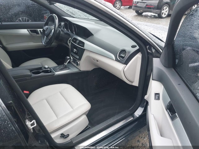 2012 Mercedes-benz C 300 Sport 4matic მანქანა იყიდება აუქციონზე, vin: WDDGF8BBXCA729203, აუქციონის ნომერი: 44560982