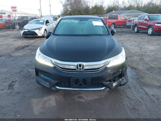 44561128 :رقم المزاد ، 1HGCR2F10HA119673 vin ، 2017 Honda Accord Sport Se مزاد بيع