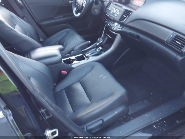 44561128 :رقم المزاد ، 1HGCR2F10HA119673 vin ، 2017 Honda Accord Sport Se مزاد بيع