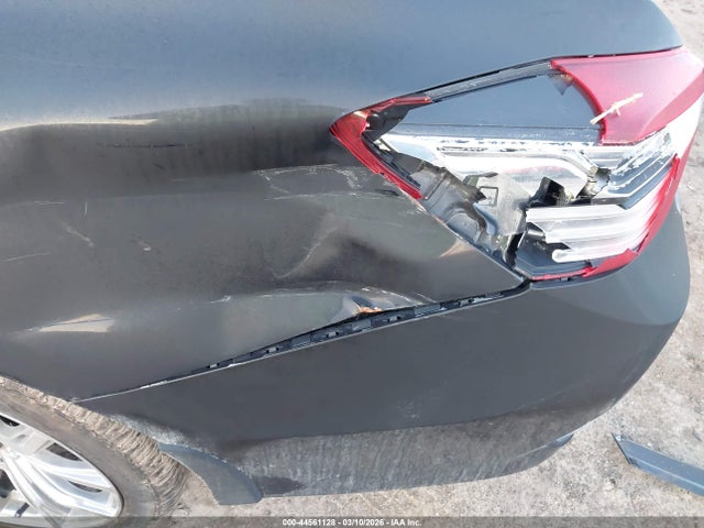 44561128 :رقم المزاد ، 1HGCR2F10HA119673 vin ، 2017 Honda Accord Sport Se مزاد بيع