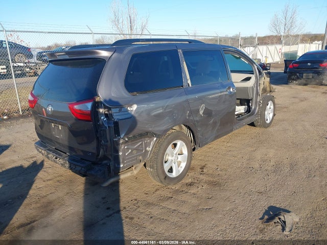 2017 TOYOTA SIENNA 5TDKZ3DC7HS896004 Photo 3
