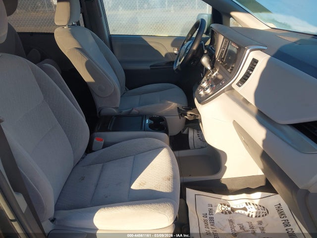 2017 TOYOTA SIENNA 5TDKZ3DC7HS896004 Photo 4